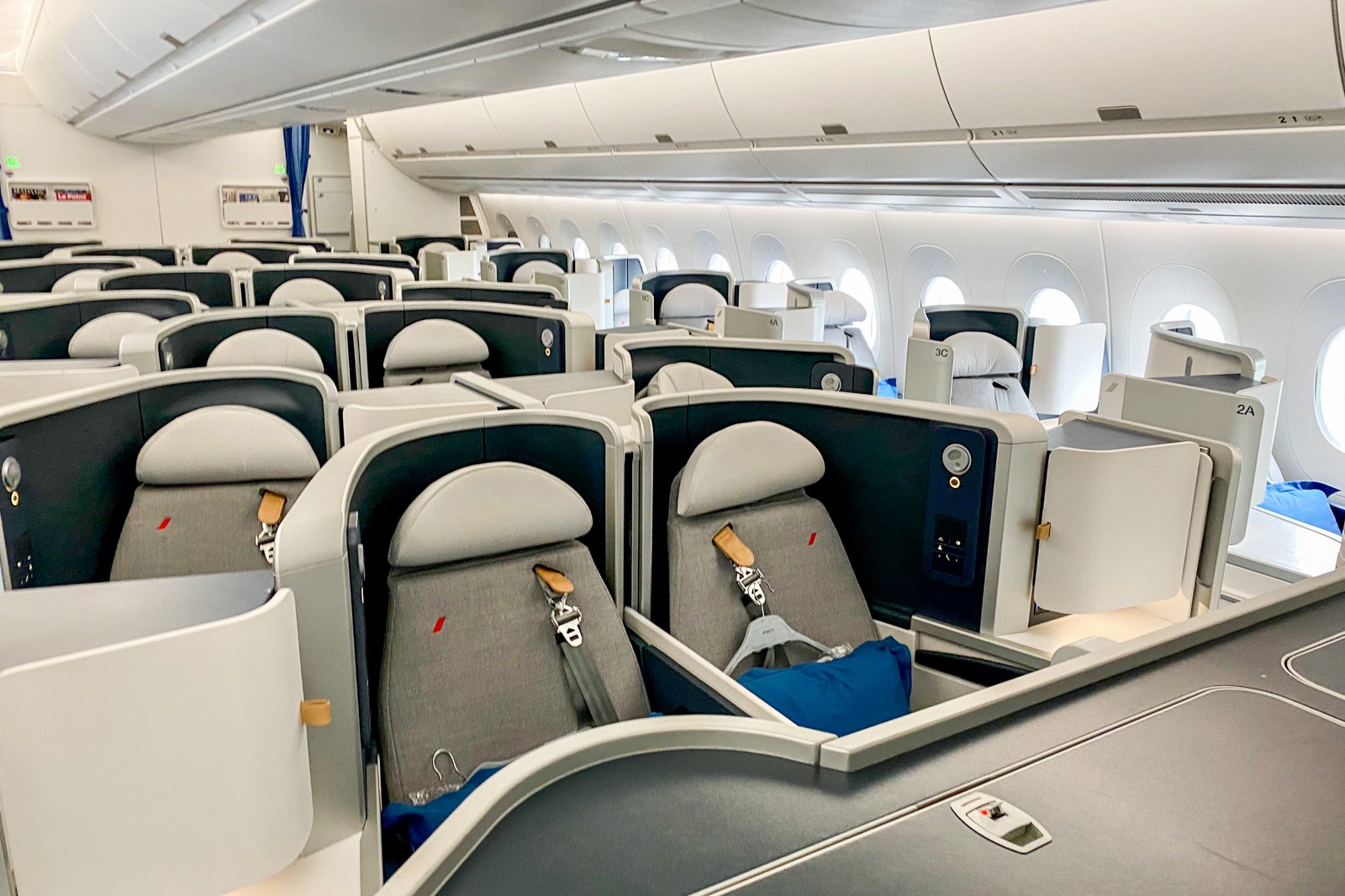 Business business class seat on Boeing 787 and older-configured 777/A350 aircraft
