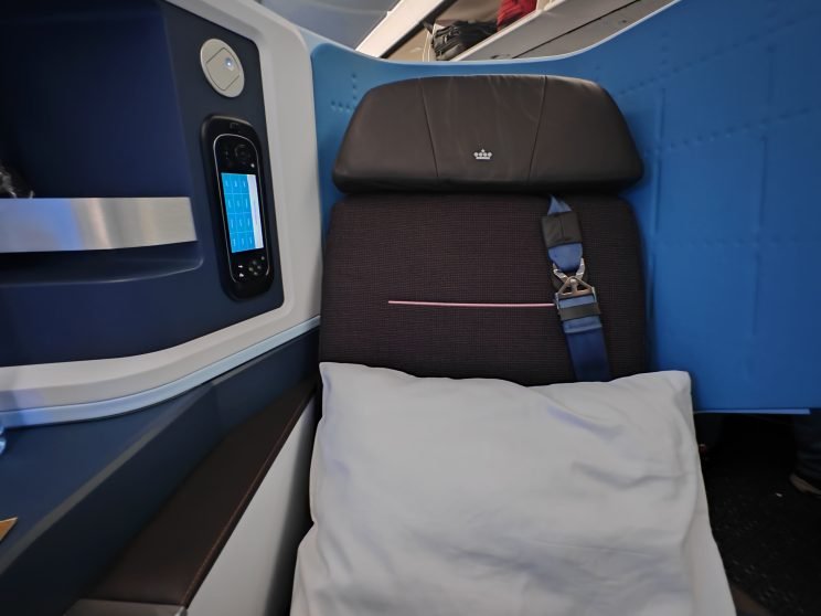 World Business Class business class seat on Boeing 787