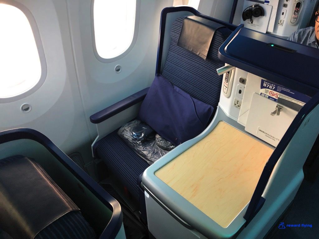 Business Staggered business class seat on Most Boeing 787 and non-THE Room 777 aircraft