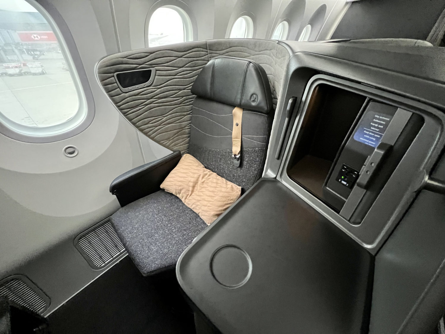 Business Class business class seat on Boeing 787 and Airbus A350